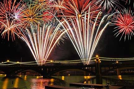 Tempe Town Lake 4th of July paddleboarding and kayaking fireworks show.