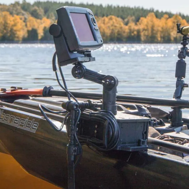 YakAttack Cellblok track mounted with fish finder .